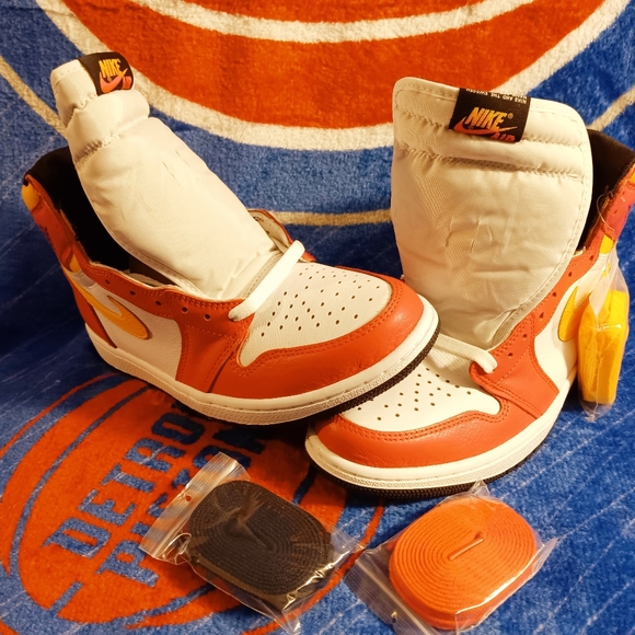 Air Jordan 1 Retro OG Size 9 (NEVER BEEN WORN BRAND NEW) - Picture 3 of 4